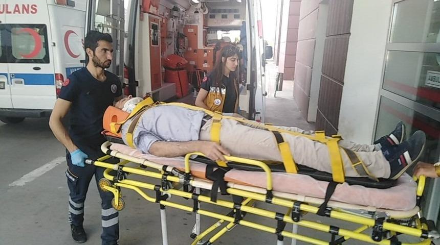 Otomobil ile motosiklet &ccedil;arpıştı: 1 Yaralı