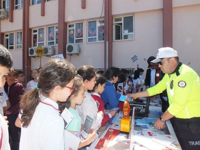 Öğrencilere trafik kurallarının önemi anlatıldı