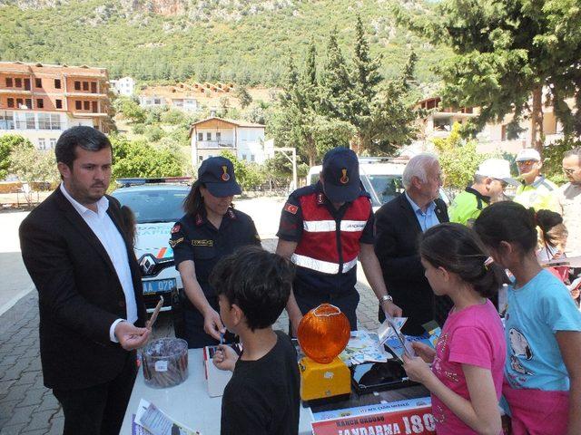 Öğrencilere trafik kurallarının önemi anlatıldı