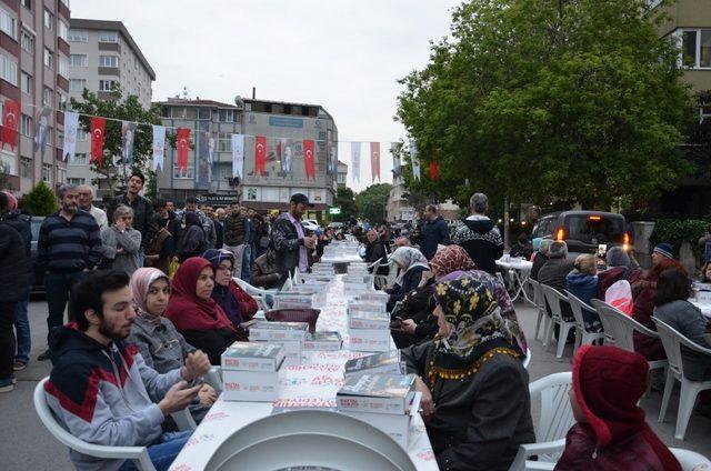 Ataşehirliler sokak iftarında bir araya geldi