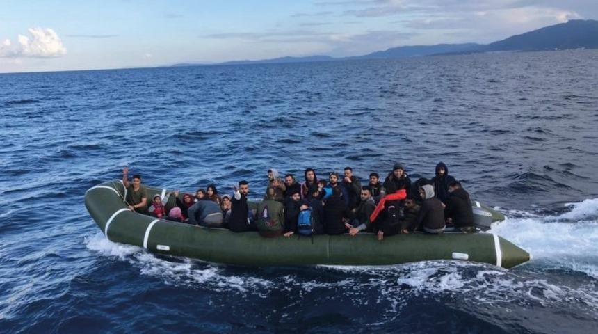 Kuşadası K&ouml;rfezi&rsquo;nde 40 ka&ccedil;ak g&ouml;&ccedil;men yakalandı