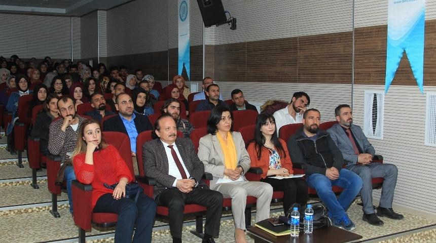 BE&Uuml;&rsquo;de şiir dinletisi etkinliği