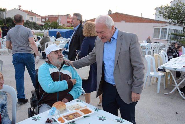 Başkan Yılmaz mahalle iftarında vatandaşlarla buluşuyor