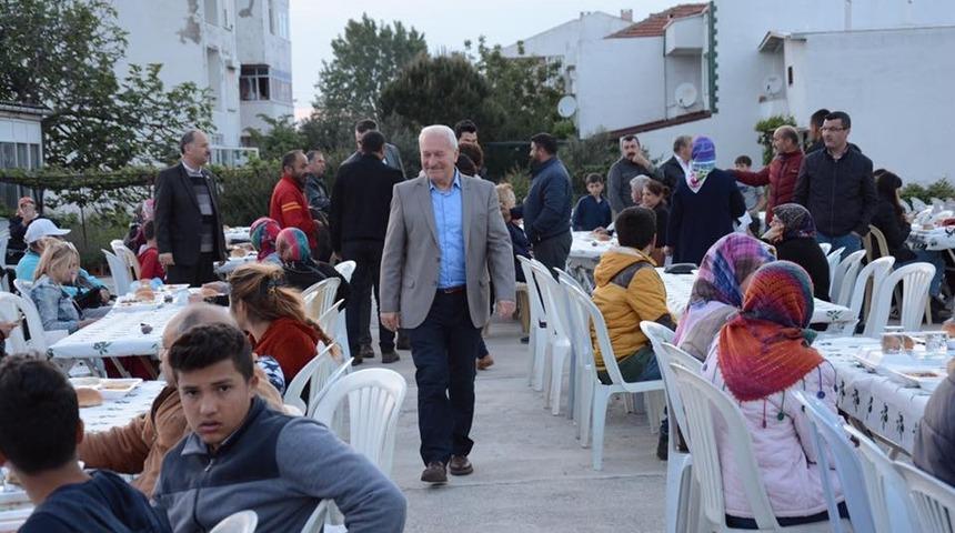 Başkan Yılmaz mahalle iftarında vatandaşlarla buluşuyor