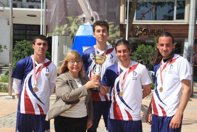 Çeşme’de sokak basketbolu etkinliği