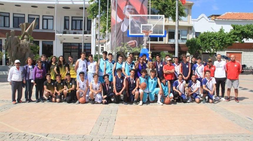 Çeşme’de sokak basketbolu etkinliği