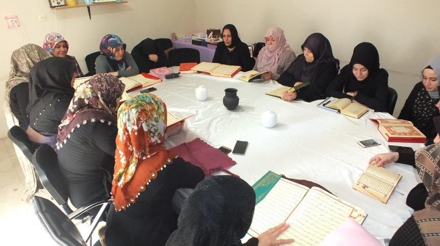 Malazgirtli kadınlardan mukabele programı