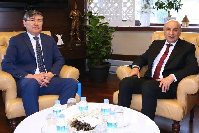 Kazak Büyükelçi’den Başkan  Altınok’a hayırlı olsun ziyareti