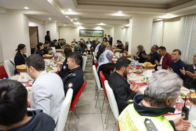 Vali Öksüz, şehit yakınlarıyla iftarda buluştu