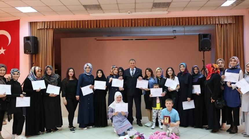 G&uuml;m&uuml;şhane&rsquo;de 19 kişi daha işaret dilini &ouml;ğrendi