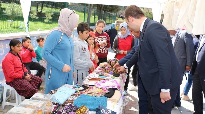 Ortaokul yararına kermes