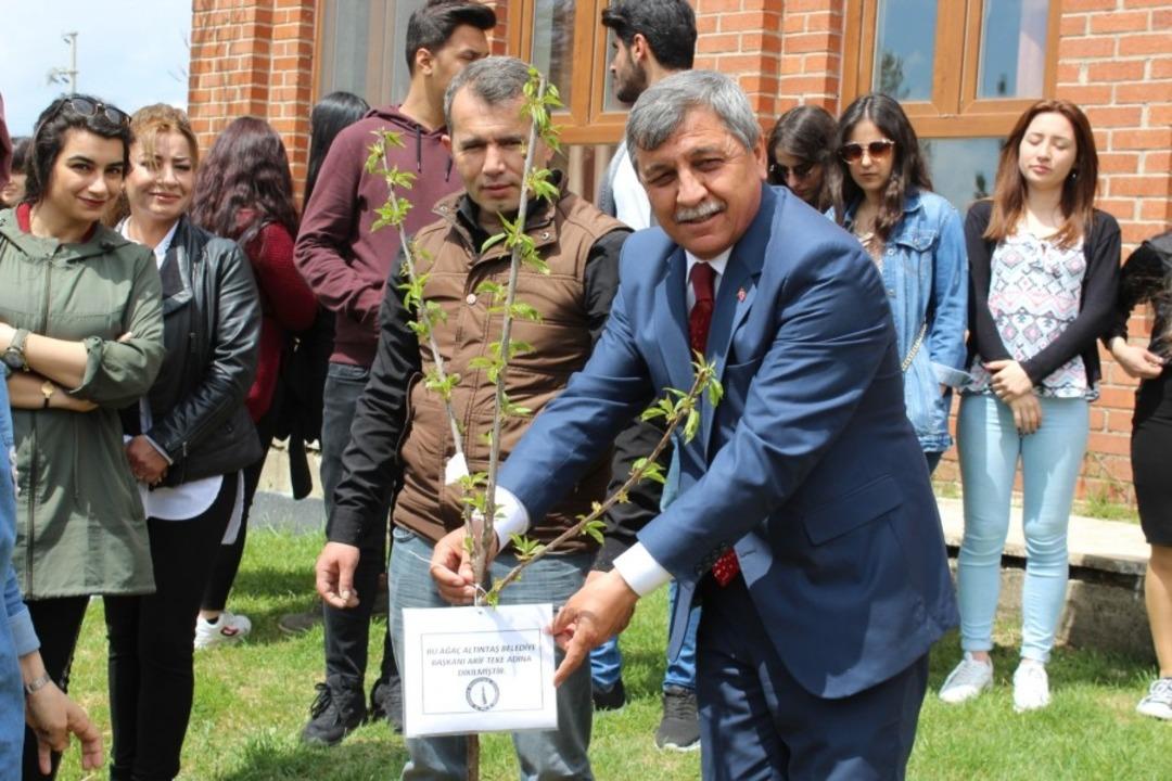 Altıntaş MYO&rsquo;da &rsquo;Senin de dikili bir ağacın olsun&rsquo; kampanyası