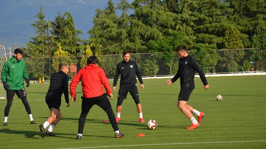 Denizlispor Karab&uuml;kspor ma&ccedil;ı hazırlıklarını s&uuml;rd&uuml;r&uuml;yor