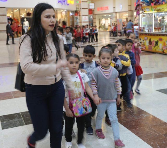 Gaziantep&rsquo;te 10 bin &ccedil;ocuk ilk kez sinemada film izledi 2