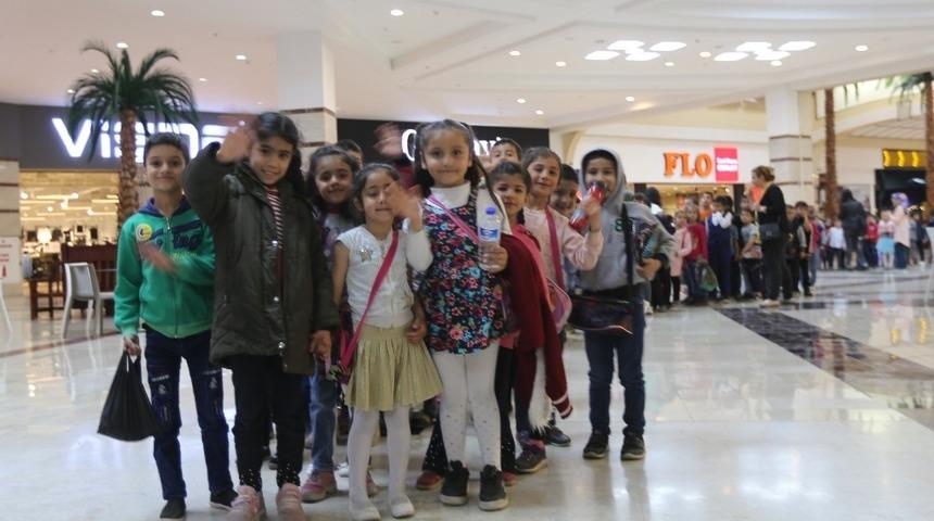 Gaziantep&rsquo;te 10 bin &ccedil;ocuk ilk kez sinemada film izledi