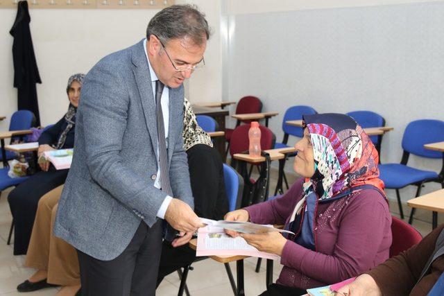 Özdoğan; “Hacılar’da Okuma Yazma Bilmeyen Kalmasın”