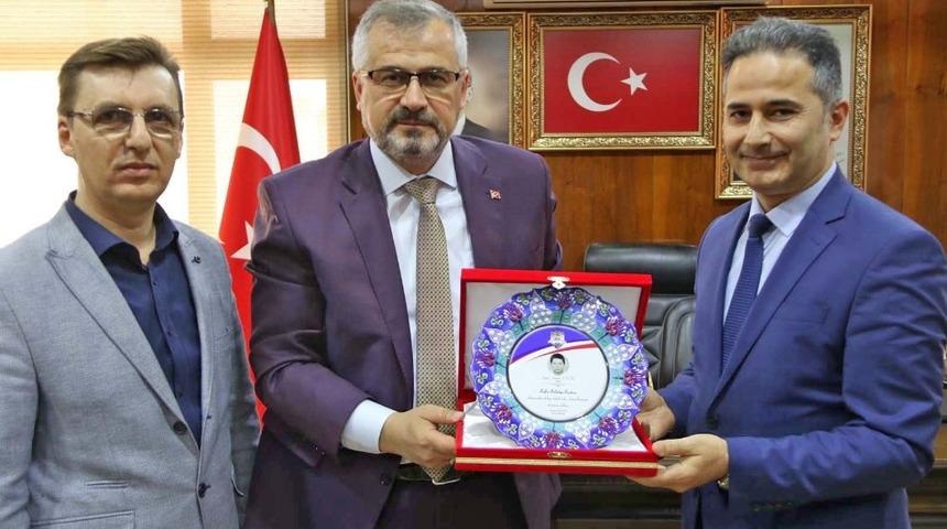 Başkan Kılıç’a mezun olduğu okuldan sürpriz