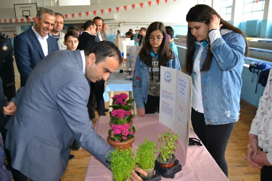 Kulu&rsquo;da T&Uuml;BİTAK 4006 Bilim Fuarı sergilendi