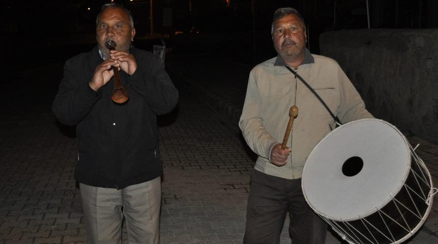 Şuhut&rsquo;da davullu zurnalı sahur