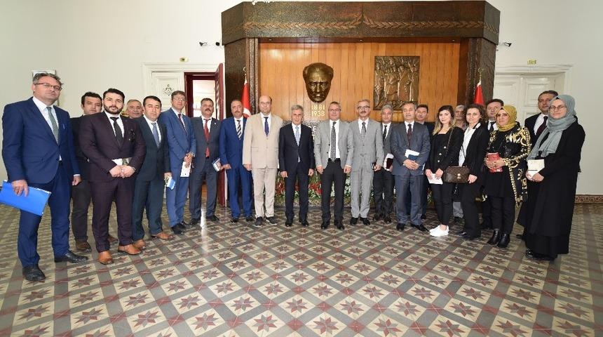 Vali Deniz, ortaokul m&uuml;d&uuml;rleriyle toplantı yaptı