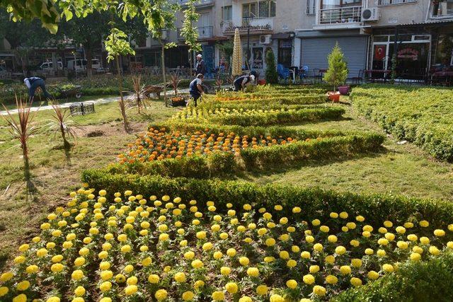 Şehzadeler 157 bin çiçekle renkleniyor