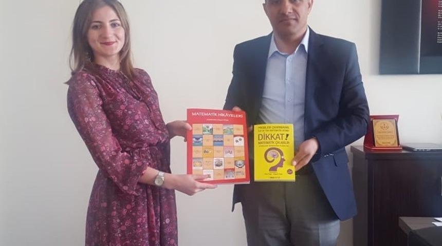 Farklı illerdeki meslektaşlarıyla ortak kitap yazdı