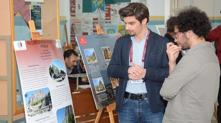 Turizm Fak&uuml;ltesi &ouml;ğrencilerinden poster sergisi