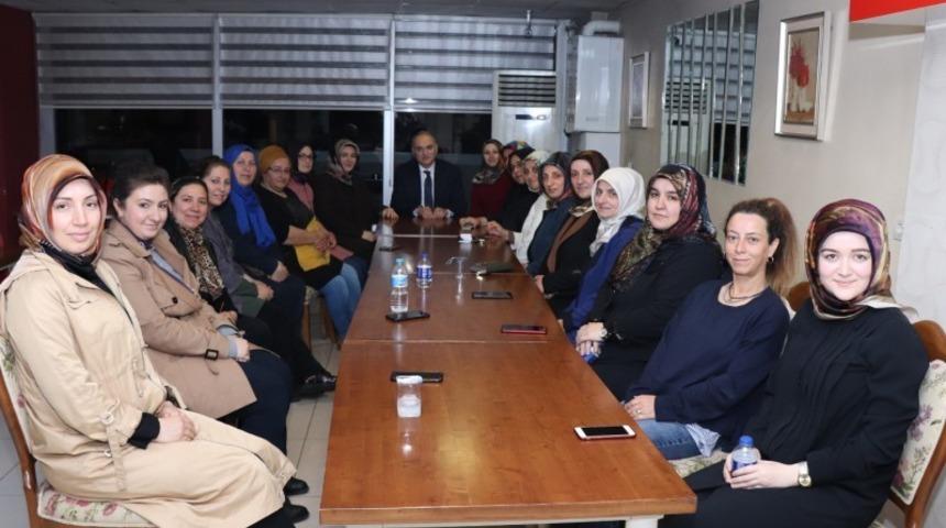 Başkan &Ouml;zl&uuml; Hanımlar lokalinde kadınlarla bir araya geldi