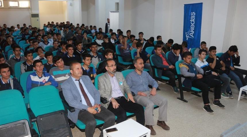 Öğrencilere iş sağlığı ve güvenliği semineri verildi