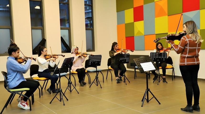 ŞSM’de açılan keman kursuna yoğun ilgi