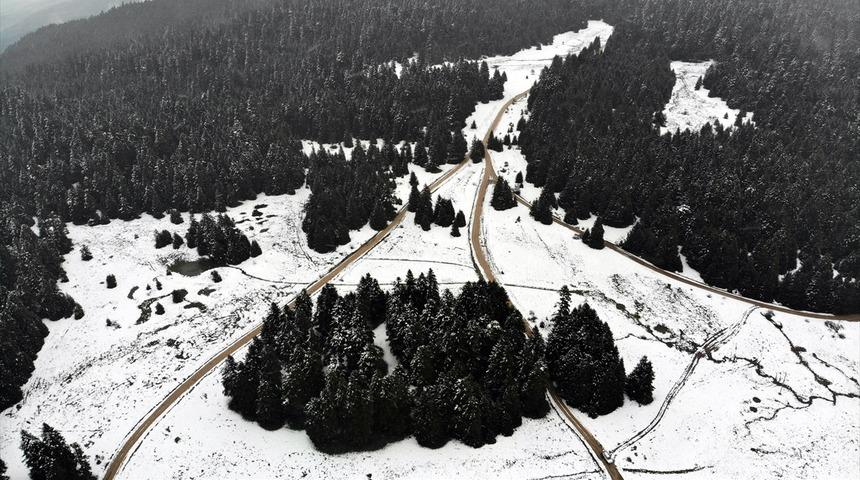 Bolu'nun yaylalarında iki mevsim bir arada yaşanıyor 
