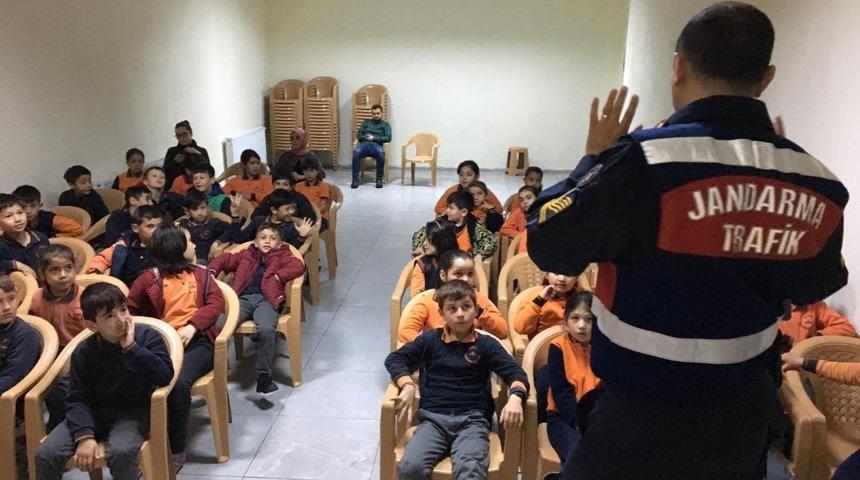 Jandarmadan &ccedil;ocuklara trafik eğitimi