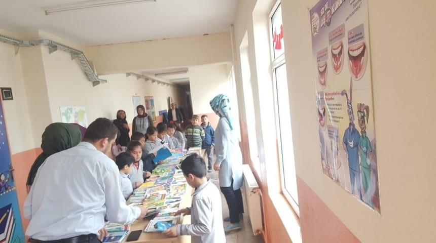 Gezen k&uuml;t&uuml;phane k&ouml;y k&ouml;y dolaşıyor