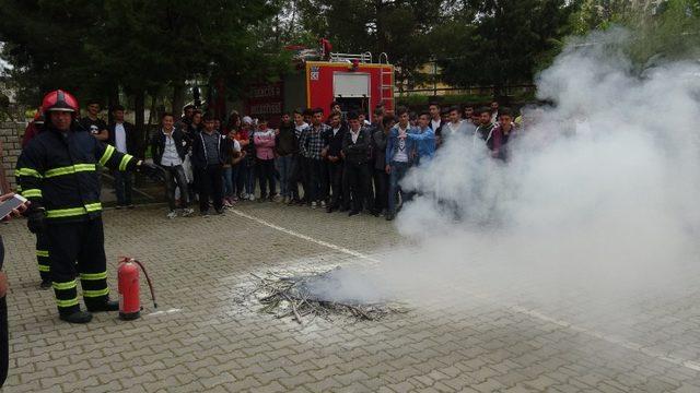 Gercüş’te lise öğrencilerine yönelik yangın tatbikatı