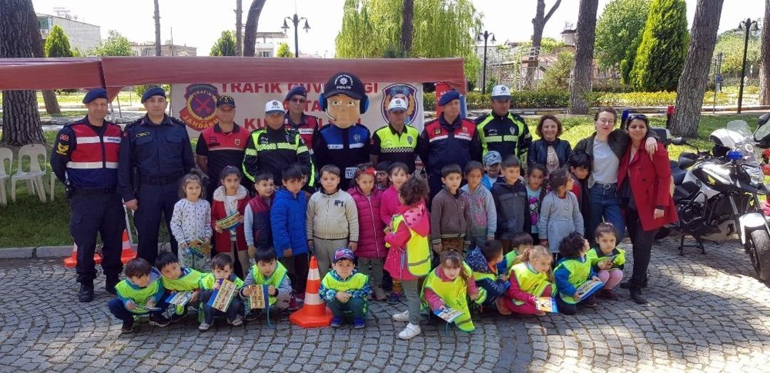 &lsquo;&Ouml;ncelik Yayanın, &Ouml;ncelik Hayatın&rsquo; Etkinlikleri İle Trafik Kurallarını &Ouml;ğrendiler