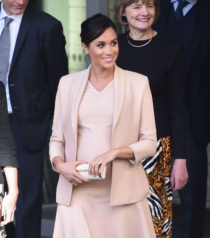  MEGHAN'IN HAMÄ°LELÄ°K KIYAFETLERÄ°: 385 BÄ°N EURO