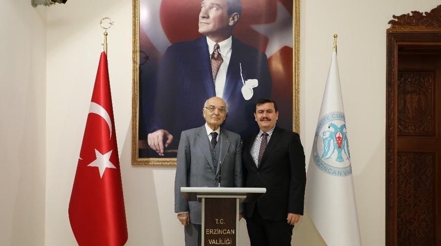 Vali Arslantaş&rsquo;a &uuml;niversite yıllarındaki hocasından s&uuml;rpriz ziyaret