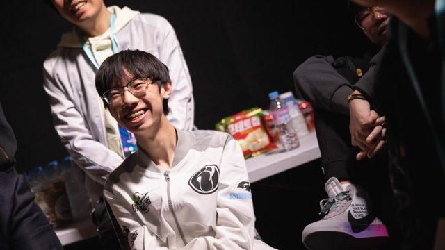 Invictus Gaming destek oyuncusu Baolan: “MadLife bir tanrı gibi!”