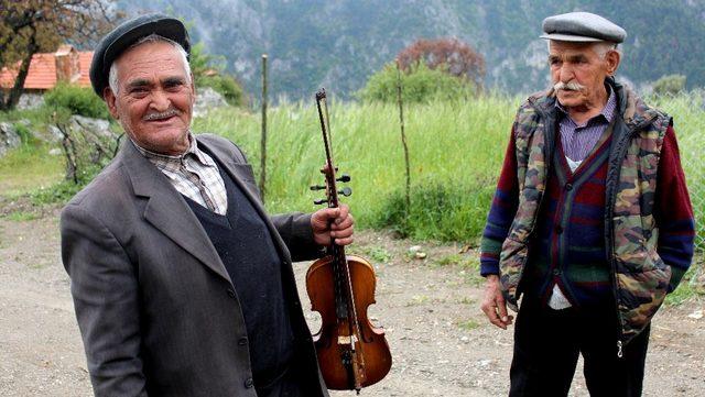 Çobanlıkla başlayan 65 yıllık müzik kardeşliği