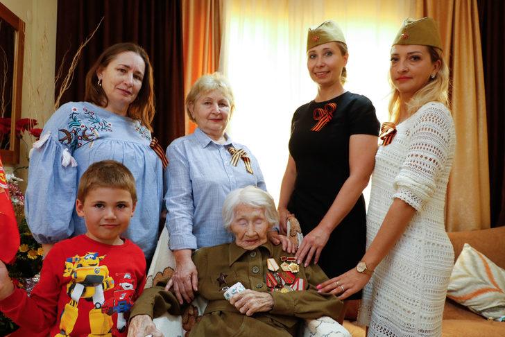  98 yaşındaki Rus savaş kahramanı, madalyalarından ayrılmıyor G5