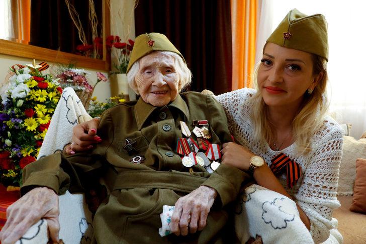  98 yaşındaki Rus savaş kahramanı, madalyalarından ayrılmıyor G2