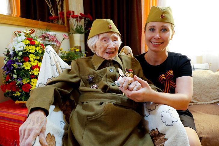  98 yaşındaki Rus savaş kahramanı, madalyalarından ayrılmıyor G1