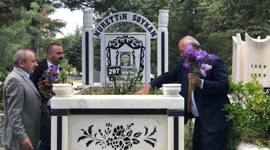 Soykan ölümünün 10. yılında mezarı başında anıldı