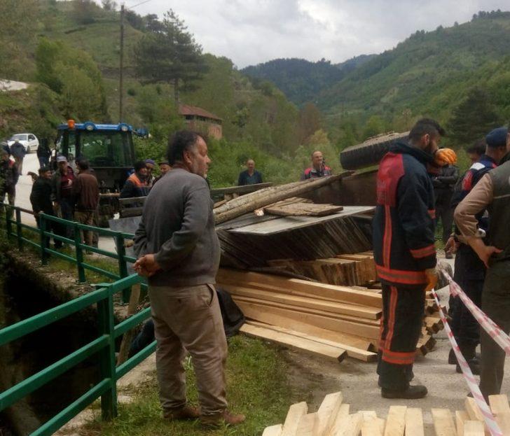  Köprüden geçen traktör devrildi: 1 ölü, 2 yaralı G3