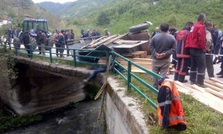  Köprüden geçen traktör devrildi: 1 ölü, 2 yaralı G4