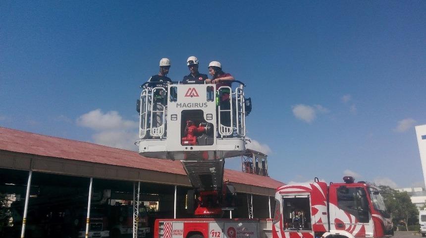 Genç İtfaiyeciler Hürriyet İstasyonu’nda uygulama yaptı