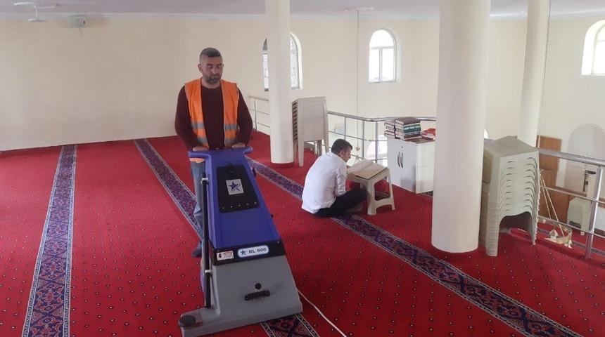 Muş Belediyesinin ibadethane temizliği devam ediyor