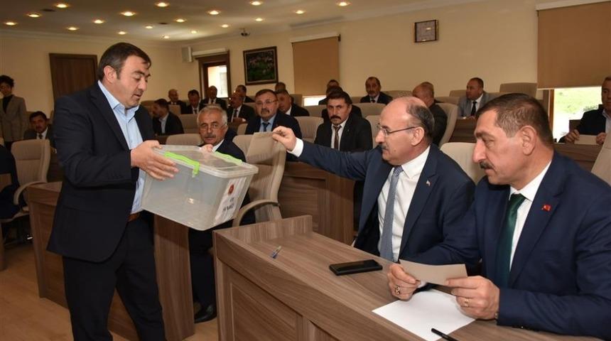 KASMİB Birlik Başkanlığına Vali Karadeniz se&ccedil;ildi