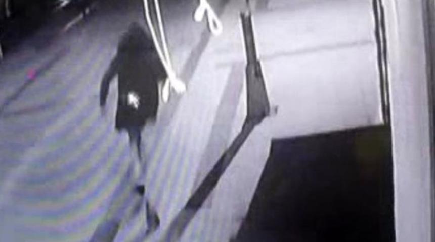 İstanbul'da genç kadını evine kadar takip edip dehşeti yaşattılar