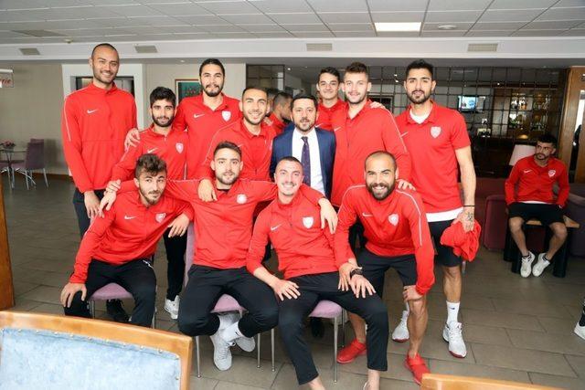 Belediye Başkanı Arı, Nevşehir Belediyespor kampını ziyaret etti